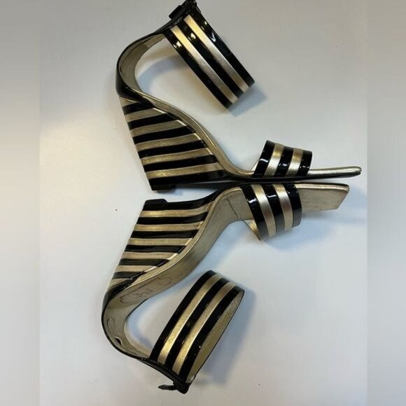 ROGER VIVIER Black Gold Stripe Patent Leather Wedge Sandals Sz 40 US 10 - Picture 11 of 16